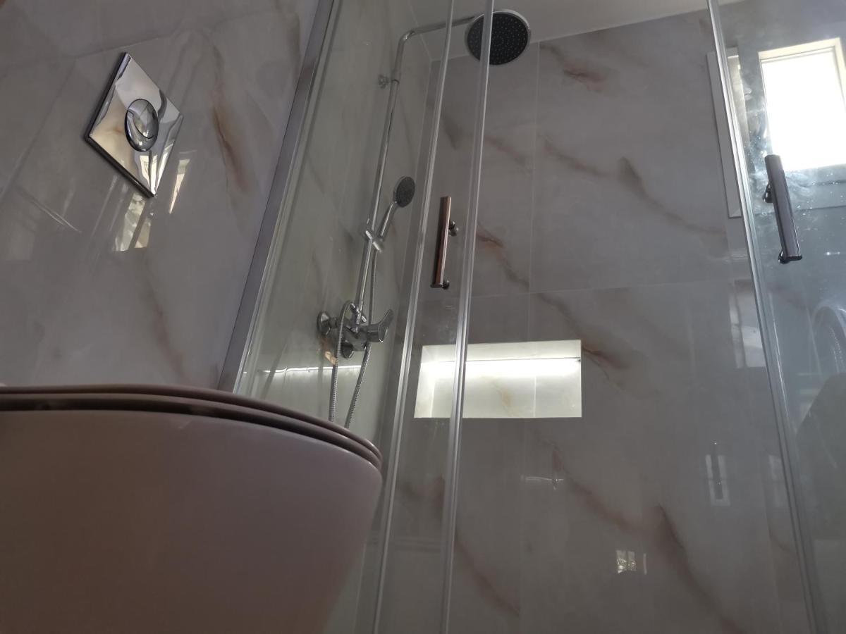Nely'S Luxury Home Нідрі Екстер'єр фото