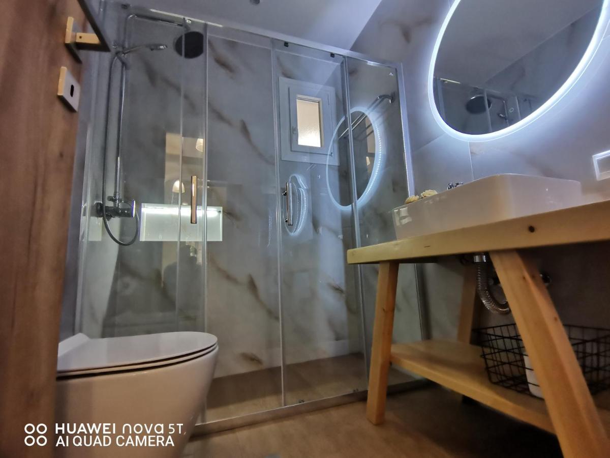 Nely'S Luxury Home Нідрі Екстер'єр фото